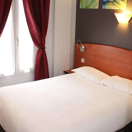 Kyriad Xiii Italie Gobelins מלון