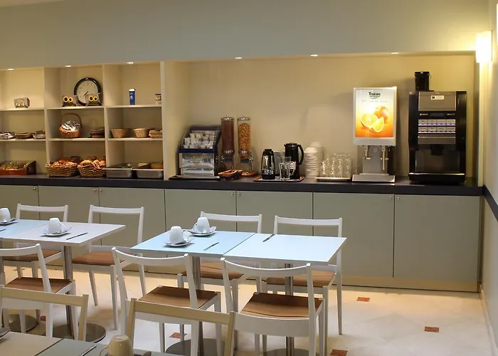 Kyriad Xiii Italie Gobelins